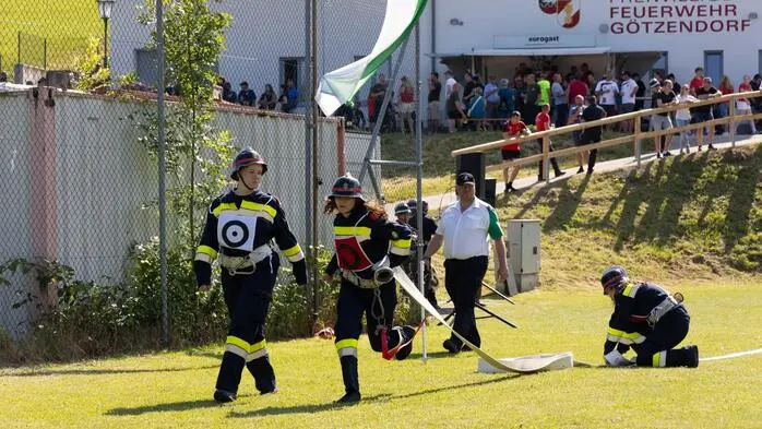 Feuerwehrgruppen aus der Steiermark, dem Burgenland und Niederösterreich traten in spannenden Bewerben gegeneinander an und zeigten ihr Können im fairen Wettkampf. 