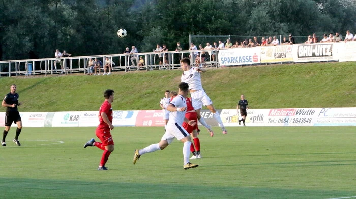 Spielt er oder spielt er nicht? Das war die Einserfrage am Freitagabend beim Unterliga-Schlagerspiel SC St. Veit gegen die SGA Sirnitz in der Jacques Lemans-Arena nahe der Bezirkshauptstadt. 