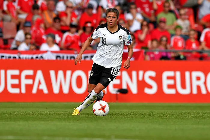 Laura Feiersinger, ÖFB-Stürmerin: "Frankreich ist extrem stark und der klare Favorit. Sie spielen sehr guten Fußball und haben ein hohes Niveau. Wir müssen eine sehr gute Leistung abliefern, um sie zu ärgern."