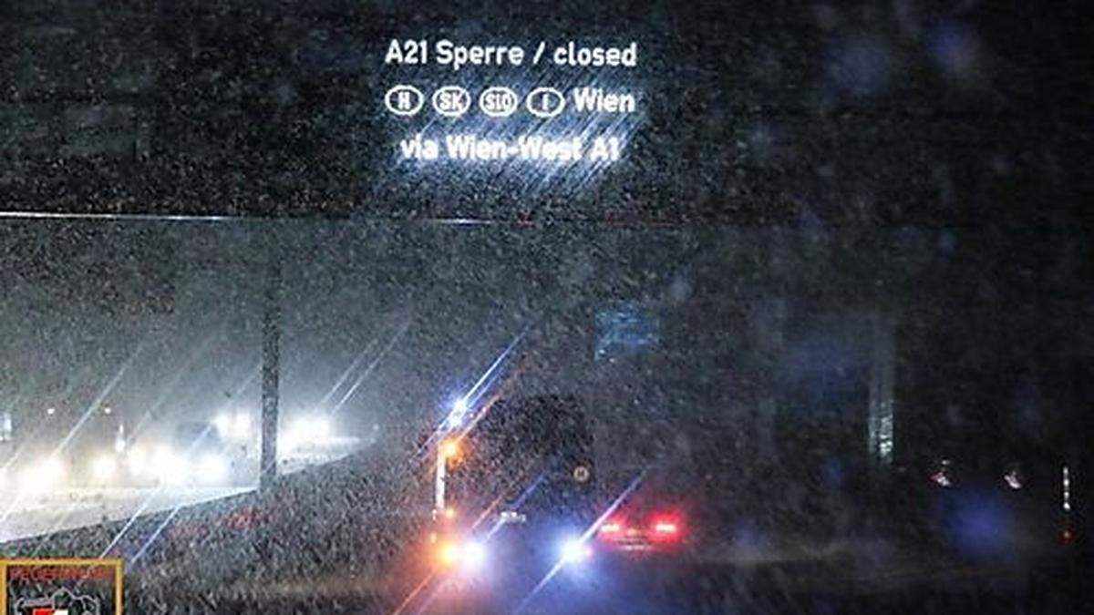 Schneefall: Totalsperre auf A21-Abschnitt