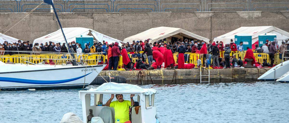Ein Migrantenstrom, der nicht abreißen will: Szenen im Hafen von Arguineguin, Gran Canaria