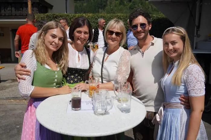 Beim Frühschoppen auf dem Dorfplatz wurde der Molzbichler Kirchtag Sonntagvormittag ausgiebig gefeiert. 