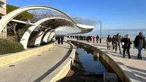 Hochwasser legt Brunnen an Uferpromenade in Grado lahm.