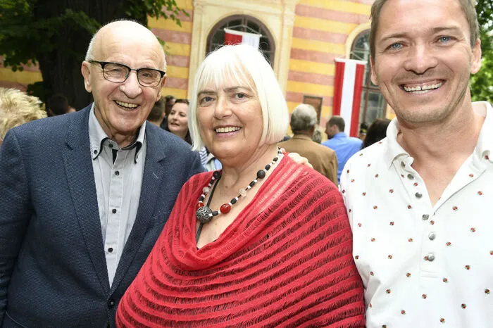 Altbürgermeister Hellmuth Drewes, Sieglinde Paulitsch und Manfred Kindler vom Kulturbüro.