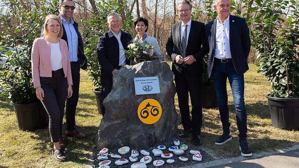 Anlässlich des 66. Geburtstages wurde ein Kreisverkehr nach dem Bürgermeister benannt
