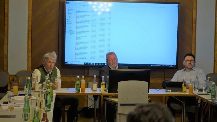 Ein letztes Mal saßen 2. Vizebürgermeister Thomas Matzer (SÖG), Bürgermeister Herbert Pregartner (ÖVP) und Vizebürgermeister Franz Nöhrer (ÖVP) in dieser Konstellation bei der Gemeinderatssitzung.