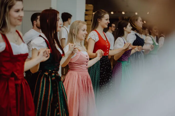 Choreografiert wird die Eröffnung wie immer von der Grazer Tanzschule Eichler 
