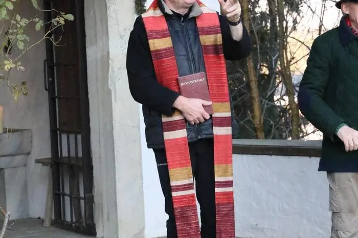 Nach dem Gebet segnete Stiftspfarrer Christian Stromberger die Pferde. 