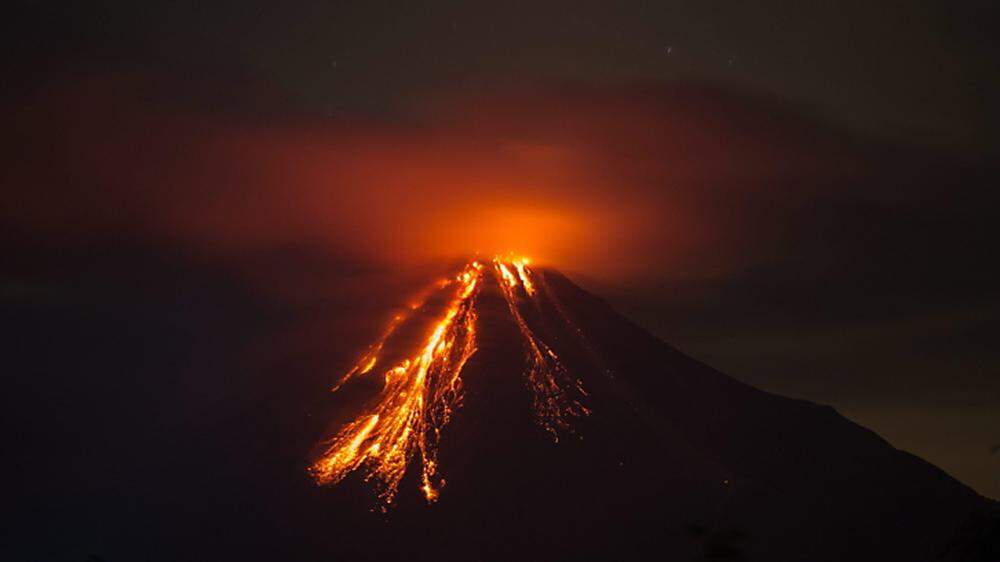 Vulkan Colima spuckt Lava und Asche
