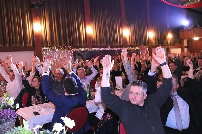 Keine Faschingssitzung im herkömmlichen Sinn, sondern ein Konzert mit Sketches und Darbietungen, jedoch ohne politische Einlagen.
