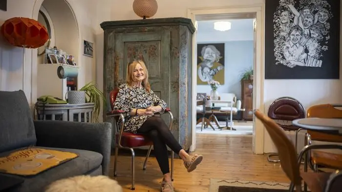 Karin Petrowitsch in ihrem Wohnzimmer
