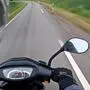 Mopedlenker auf der Straße 