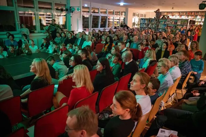 Die Aula an der BRG Petersgasse war voll besetzt.