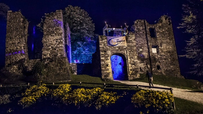 In der Burgruine Gomarn ging am Samstag die erste Open-Air Veranstaltung ihrer Art der Landjugend Bad St. Leonhard über die Bühne. 