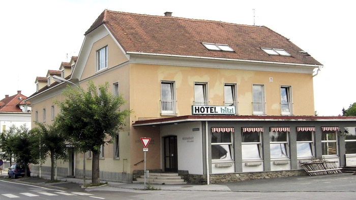 Im März 1958 wurde der Lions Club Fürstenfeld im damaligen Hotel-Restaurant Hitzl aus der Taufe gehoben.