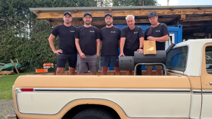 Werner Fuchs, Christoph Fuchs, Franz Barlanger, Ewald Ammerer und Daniel Hildebrand bilden das Grill-Team „K.G.B.“ aus Kaindorf, das heuer den Staatsmeister-Titel im Ripperl-Grillen verteidigen will