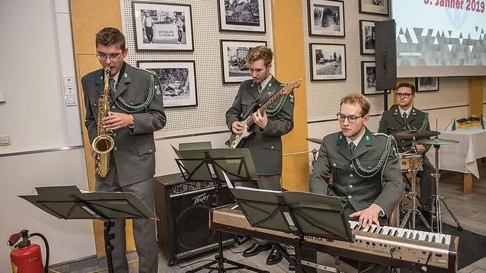 Ein Ensemble der Militärmusik Steiermark begleitete musikalisch durch den Abend.