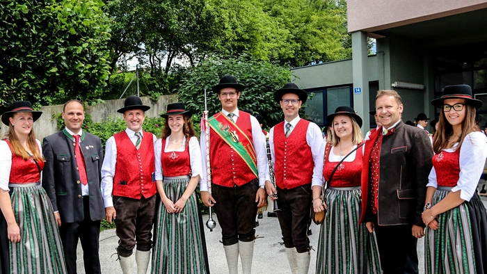 13 Blasmusikkapellen aus dem Bezirk beteilgten sich am Treffen. Bürgermeister Karl Markut begrüßte die Musiker.
