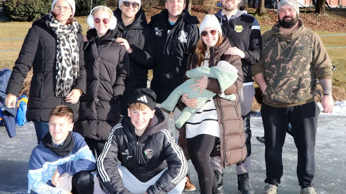 Auf Wintertraining war der SV-Oberglan mit Martin Hinteregger (Goalgetter) mit Renate Pichler, Michael Rebernig mit Sandra Rebernig, Christoph Freithofnig (Captain) mit Christine Strießnig und Tochter Frida (4 Monate) und Luca Rebernig (14 Jahre) (WAC-Fußballakademie).