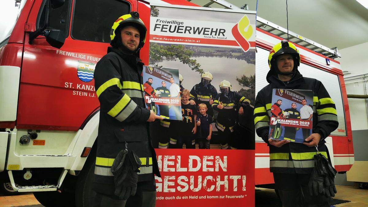 Kameraden der FF Stein im Jauntal mit dem neuen Kalender