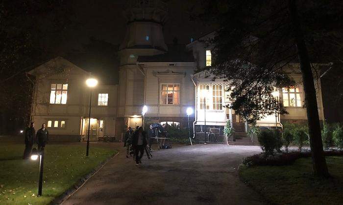 Nebelverhangen, malerische Location: Residenz des finnischen Premierministers