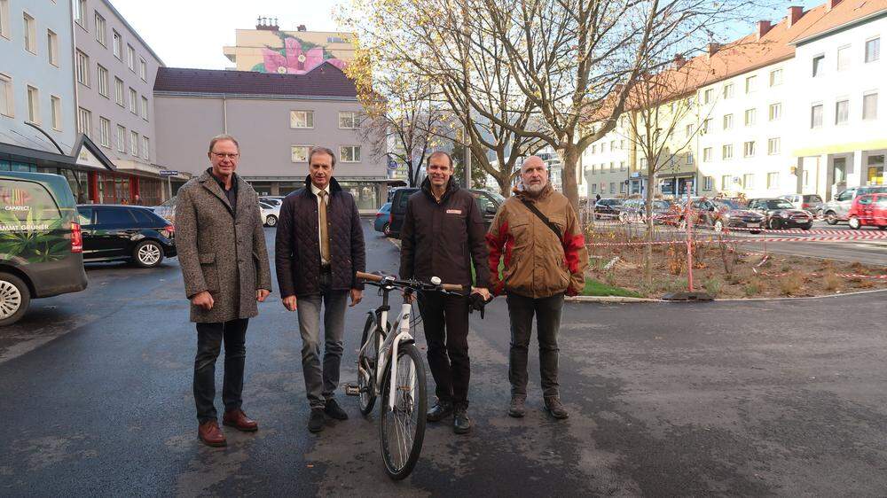 Gerhard Vorcnik, Fritz Kratzer, Joachim Ninaus und Stefan Schwaninger am neuen Frechener Platz