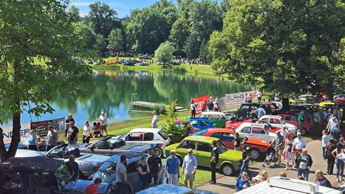 Bei strahlendem Sonnenschein trafen sich unzählige Motor-Begeisterte beim Oldtimertreffen am Röcksee in Mureck.