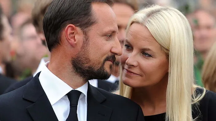 Reisen mit prominenten norwegischen Autoren nach Frankfurt: Kronprinzessin Mette-Marit und Kronprinz Hakon