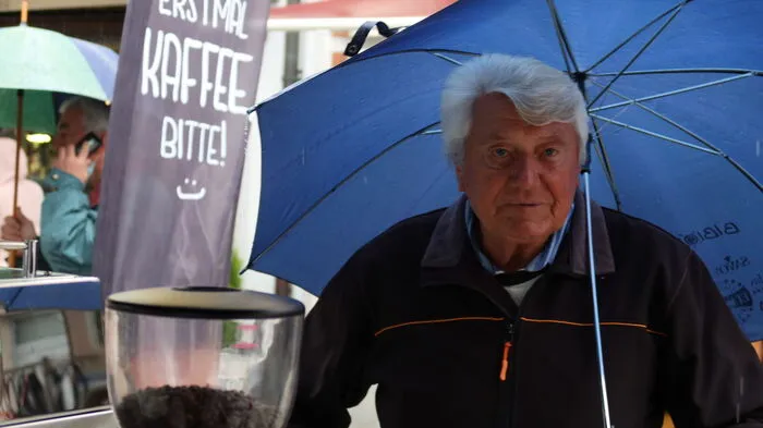 Am Donnerstag, dem 15. Oktober, gab es am FeldbacherHauptplatz heißen Kaffee und süße Crêpes.