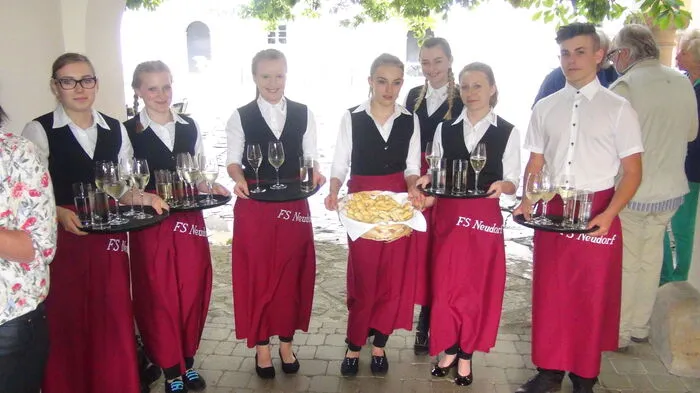 Unter dem Motto „Steak-Klasse - Willkommen in der Oberliga“ gab es in der Fachschule Schloss Neudorf eine Blindverkostung von neun verschiedenen Schweine-Steaks aus dem In- und Ausland.