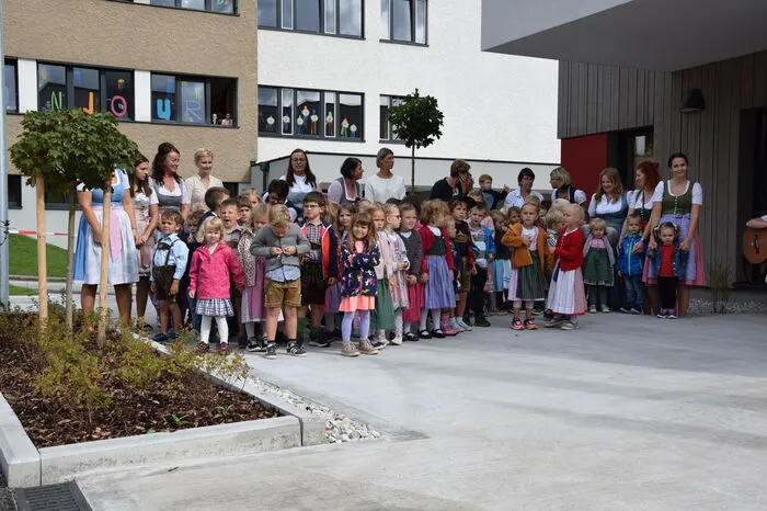 Die Kindergartenkinder und ihre Pädagoginnen durften bei der Eröffnung freilich nicht fehlen