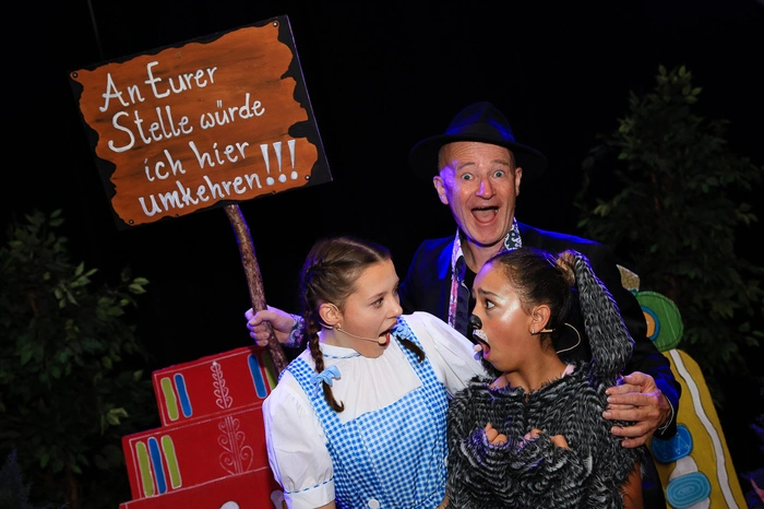 Fohnsdorfs Bürgermeister Gernot Lobnig kann mit Recht stolz sein auf die Musical Akademie, die heuer ihr 12-jähriges Jubiläum mit einem selbst geschriebenen Musical feiert.