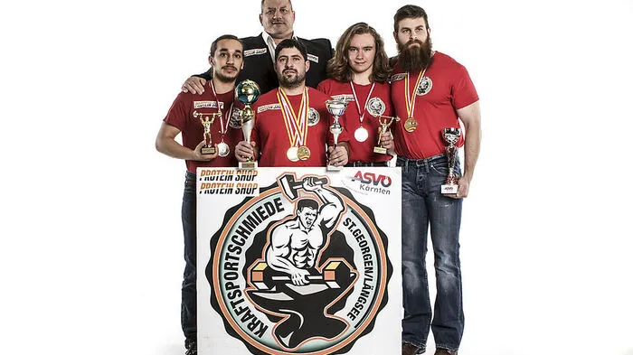 Ratschiller, Kondov, Herrnhofer und Lobitzer (von links) konnten sich unter Obhut von Martin Hoi (hinten) sehr gute Platzierungen erstemmen