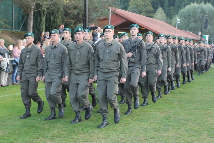 ... wurden Freitag Abend am Sportplatz in der Gemeinde Unterlamm im Bezirk Südoststeiermark angelobt. 