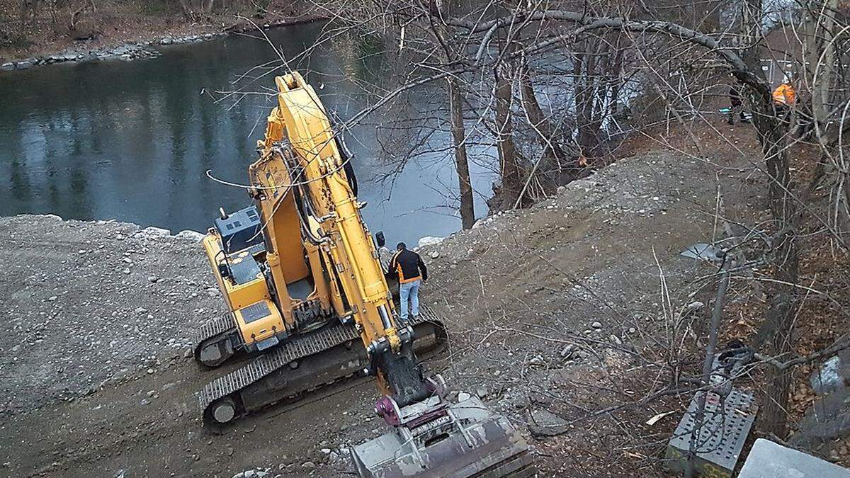 Arbeiten am Murufer