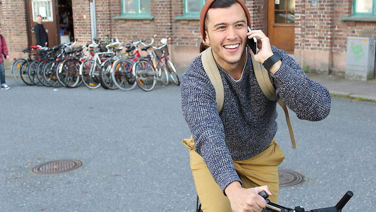 Für Fahrradfahrer auch verboten: Telefonieren beim Fahren