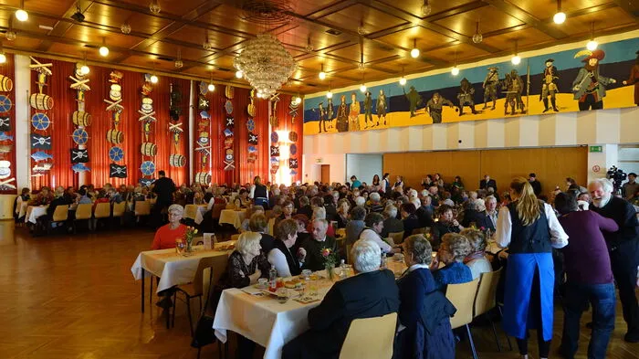 68 Jahre und kein bisschen müde: So präsentierte sich gestern der legendäre „Ball der 70-Jährigen“ im Volksheim Köflach, der zum 68. Mal stattfand.