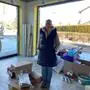 Eva Wolfsberger in den Räumlichkeiten des neuen „Cathouse Murtal“, die aktuell noch umgebaut und adaptiert werden