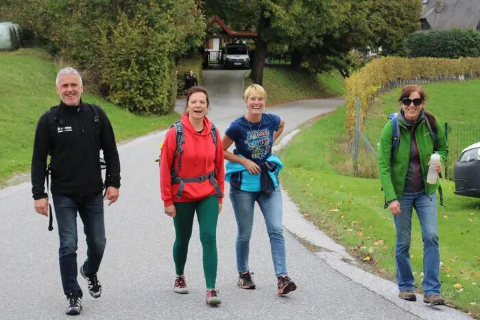 Klicken Sie sich durch die Fotos der „Stürmischen Wanderung“!