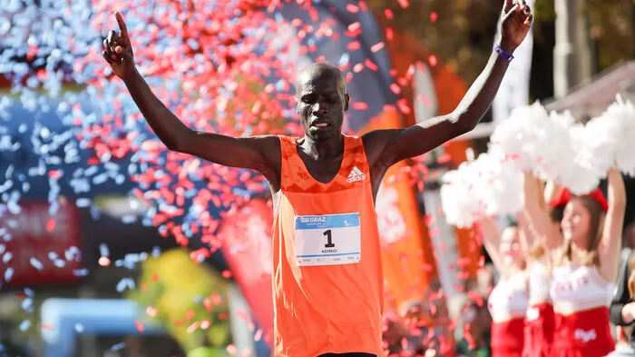 9200 Läufer gingen am Sonntag beim Graz-Marathon an den Start. Als Erstplatzierter über die Marathon-Distanz ging Mathew Kemboi über die Ziellinie.