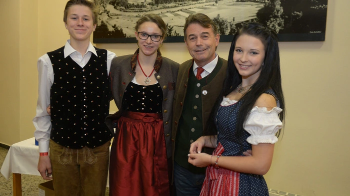 Freitagabend veranstalteten die Schüler der Landwirtschaftlichen Fachschule Goldbrunnhof den traditionelllen Kathreintanz in der Neuen Burg in Völkermarkt.