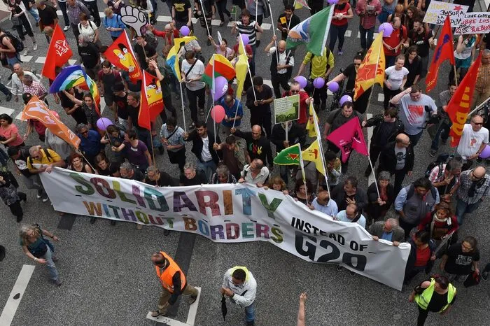 Der friedliche Protest richtete sich vor allem gegen Armut, Krieg und die Ursachen von Flucht.