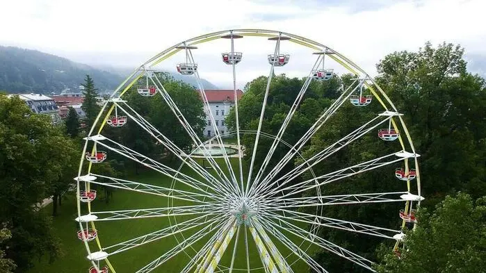 Das 30 Meter hohe Riesenrad stand für ungefähr drei Monate im Stadtpark