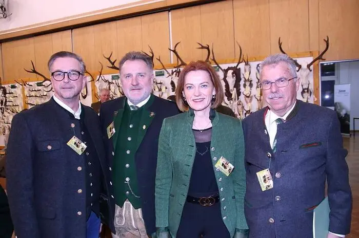 Mit dabei waren auch Bürgermeister Helmut Linhart, Bezirksjägermeister Johann Hansbauer, Landesrätin Simone Schmiedtbauer und Landesjägermeister-Vize Burkhard Thierrichter (von links).