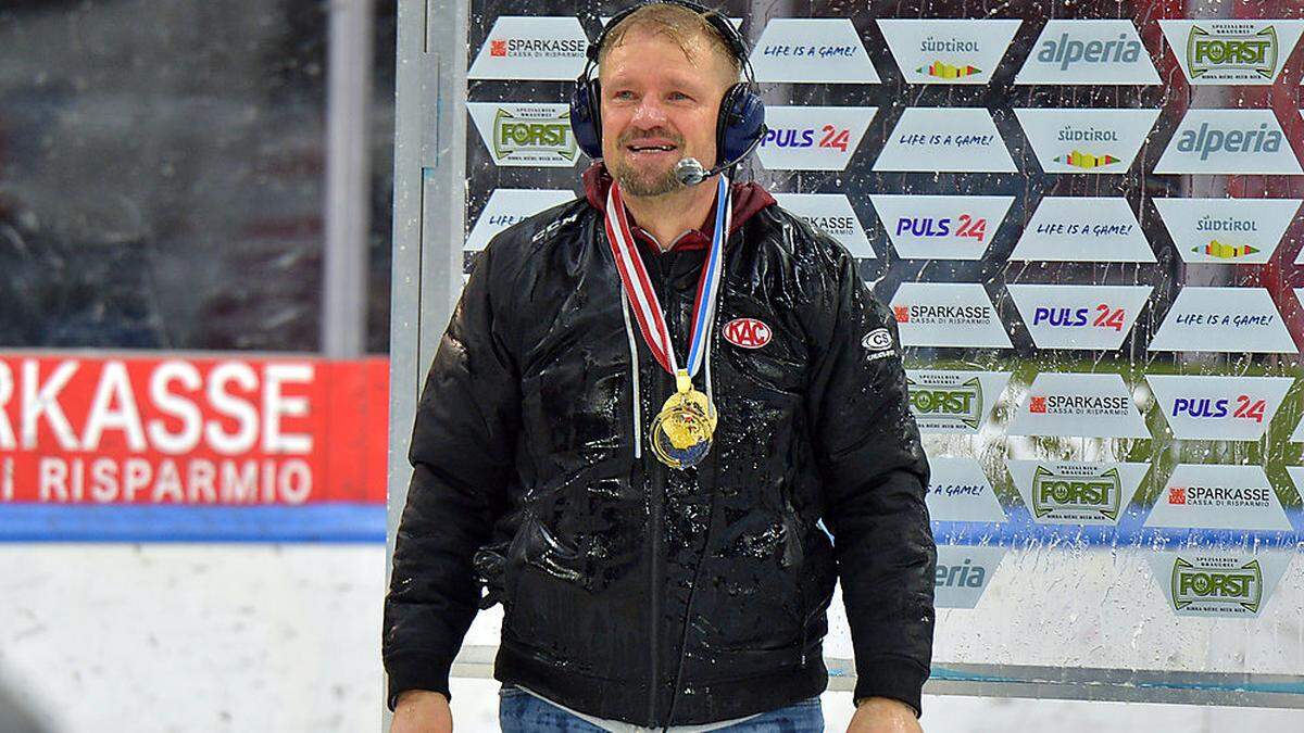 Petri Matikainen feierte 2021 seinen größten Sieg mit dem KAC, und führte die Rotjacken damit zum 32. Meistertitel