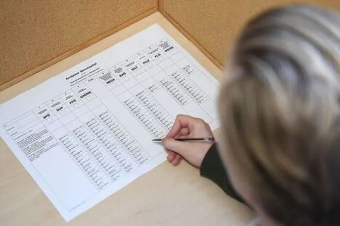 Das Ergebnis der Nationalratswahl im Bezirk Bruck-Mürzzuschlag steht fest. Die SPÖ verteidigt knapp ihre Spitzenposition, ÖVP und FPÖ legen massiv zu. Mehr dazu.  