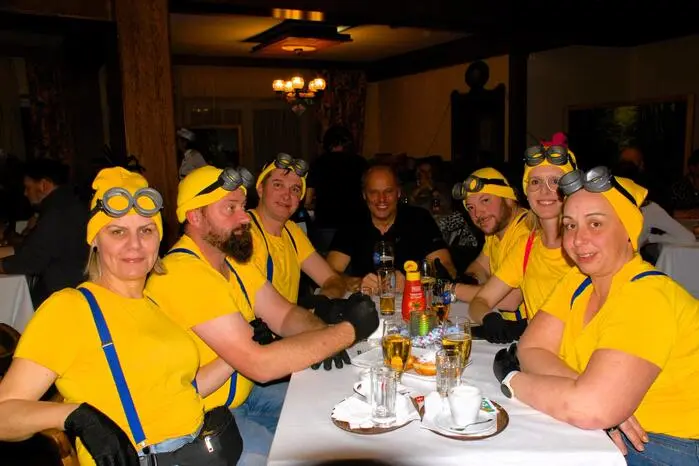 Den Gersdorfer Faschingsnarren war es gelungen, mit ihren Nummern die Gäste im vollbesetzten Saal zu begeistern. Zahlreiche Talente gaben vor dem Publikum mit Darbietungen von Melissa Naschenweng, Andreas Gabalier, die Draufgänger oder die Flippers. 