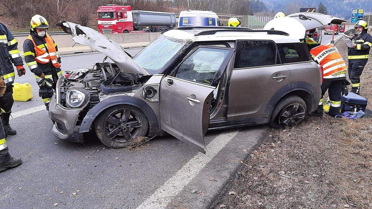 Vor einigen Tagen musste die Feuerwehr ein verunfalltes Hybridfahrzeug auf der S6 bei St. Michael bergen