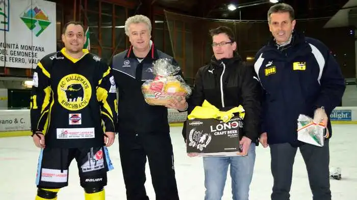 Thomas Zametter mit Roger Bader, Sektionsleiter Christian Eder und Matthias Plunger (Sportdirektor Winter)