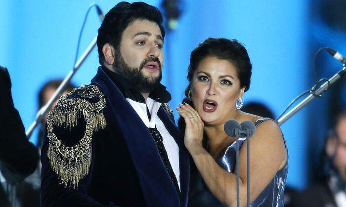 Anna Netrebko kommt mit ihrem Ehemann Yusif Eyvazov